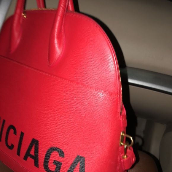 100% authentic. Warn a few times. perfect condition. Comes with strap & keys . - Picture 2 of 5